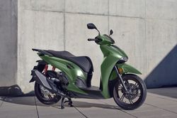 Xe máy xăng Honda đồng loạt tăng giá