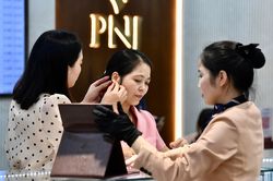 Cổ phiếu PNJ bị bán tháo sau vụ kim cương lậu liên quan công ty thành viên