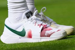 Giày Nike nhuốm máu của Jannik Sinner gây sốt ở Wimbledon