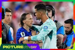 Khoảnh khắc World Cup: C&aacute;i &ocirc;m của Ronaldo v&agrave; Modric