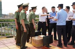 Quảng Ninh: 30 đối tượng người nước ngoài hoạt động lừa đảo công nghệ cao được bàn giao cho Công an Trung Quốc
