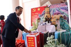 Từ 'Đại hội kh&ocirc;ng hoa' đến sinh kế mới cho đồng b&agrave;o Xơ Đăng