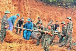 Phát hiện và xử lý an toàn quả bom còn ngòi nổ khi đào móng nhà ở Sơn La