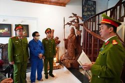 Tuy&ecirc;n phạt 13 năm t&ugrave; đối với cựu Gi&aacute;m đốc Đại học Huế