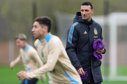 Scaloni cảnh giác