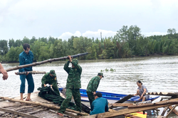 Bộ đội Biên phòng tỉnh Cà Mau: Hỗ trợ người dân bị sạt lở đất làm hư hỏng nhà
