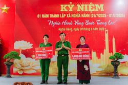 Nghĩa cử đẹp của Trưởng C&ocirc;ng an x&atilde;