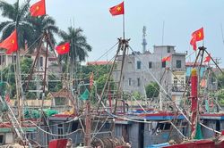 Tỉnh Quảng Ninh và Ninh Bình cấm biển từ trưa và chiều 3-7