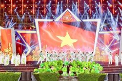 Cầu truyền hình 'Rạng rỡ tên Người' - Kết nối lịch sử, lan tỏa tự hào