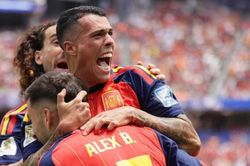 Tây Ban Nha giải cơn khát 16 năm tại vòng knock-out World Cup