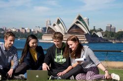 Australia tiếp tục tăng mạnh lệ phí visa du học, ngành giáo dục quốc tế lo ngại