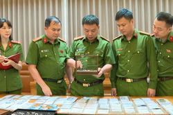 Dùng seri tiền USD làm mật mã giao dịch trong vụ buôn lậu 28.000 viên kim cương