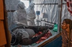 CHDC Congo mở cuộc thử nghiệm sống c&ograve;n với Ebola, WHO ph&aacute;t cảnh b&aacute;o n&oacute;ng về dịch bệnh