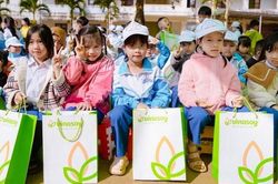 Hơn 15.700 học sinh vùng khó khăn được hỗ trợ từ chương trình 'Sữa đậu nành học đường' năm học 2025 - 2026