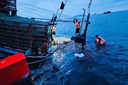 Chìm tàu cá ở Cô Tô do giông lốc, 7 ngư dân gặp nạn