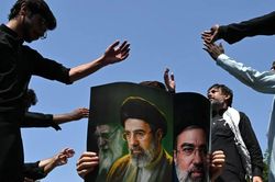 Người dân Iran đổ về Tehran trước lễ tang cố Lãnh tụ tối cao Ali Khamenei