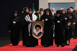 Tang lễ Đại giáo chủ Ali Khamenei: 7 ngày quốc tang, 90 quốc gia tham dự và các thông điệp ngầm của Iran