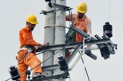 Bảo đảm an to&agrave;n hệ thống điện trước b&atilde;o số 1 v&agrave; mưa lũ sau b&atilde;o