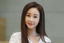 Diễn viên kiêm MC Ham So Won gãy xương chậu sau tai nạn giao thông