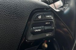 Vì sao hệ thống Cruise Control vắng bóng trên hầu hết ô tô số sàn?