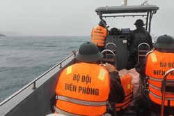 Thuyền trưởng mất tích sau vụ đắm tàu gần đảo Cô Tô