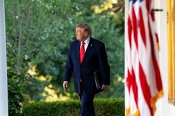 &Ocirc;ng Trump n&oacute;i căng thăng giữa Mỹ v&agrave; Iran 'kh&ocirc;ng phải xung đột'