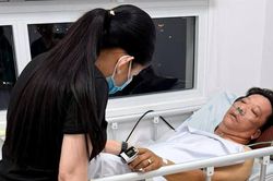 Nghệ sĩ Minh Hòa đột quỵ, suy hô hấp