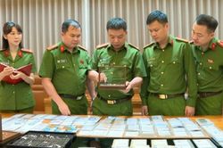 Triệt phá đường dây buôn lậu hơn 28.000 viên kim cương