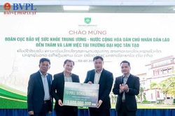 Trường Đại học Tân Tạo trao học bổng trị giá 13 tỉ đồng cho sinh viên Lào