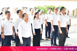 Tổng Kiểm to&aacute;n Nh&agrave; nước Nguyễn Hữu Nghĩa d&acirc;ng hương tại Khu di t&iacute;ch Ng&atilde; ba Đồng Lộc