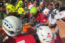 Kỳ tích giải cứu người sống sót sau 8 ngày nằm dưới đống đổ nát ở Venezuela