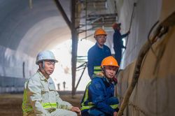 Sản xuất công nghiệp sáu tháng đầu năm tăng trưởng tích cực