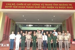 Đoàn Lục quân Hoa Kỳ Thái Bình Dương thăm Bộ Chỉ huy Quân sự tỉnh Quảng Trị