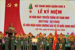Bộ Tham mưu Qu&acirc;n khu 9 đ&oacute;n nhận Hu&acirc;n chương Bảo vệ Tổ quốc hạng Nhất