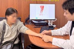 Chủ quan với tê tay kéo dài, người phụ nữ suýt mất chức năng bàn tay