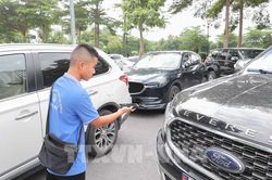 Cận cảnh b&atilde;i đỗ xe H&agrave; Nội từ chối nhận tiền mặt