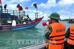 Ứng ph&oacute; b&atilde;o số 1: Quảng Ninh tổ chức 18 chuyến t&agrave;u đưa kh&aacute;ch du lịch về đất liền