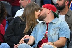 Gigi Hadid v&agrave; Bradley Cooper dự tiệc cưới ri&ecirc;ng tư của Taylor Swift