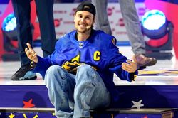 Justin Bieber được đồn đoán biểu diễn tại chung kết World Cup, sánh vai cùng Madonna, Shakira và BTS