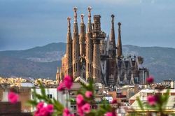 Vương cung th&aacute;nh đường Sagrada Fam&iacute;lia: Trăm năm đối thoại giữa di sản đ&ocirc; thị v&agrave; h&agrave;nh tr&igrave; đức tin