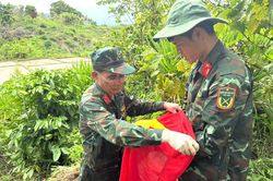 Đắk Lắk: Quy tập 2 h&agrave;i cốt liệt sĩ tại vườn c&agrave; ph&ecirc;