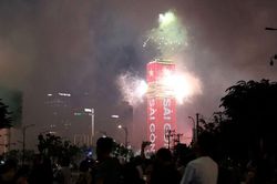 Rực rỡ pháo hoa mừng 50 năm Thành phố mang tên Bác