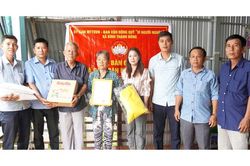 Xã Bình Thạnh Đông bàn giao 13 căn nhà Đại đoàn kết