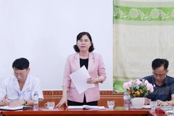 Ph&oacute; Chủ tịch Thường trực HĐND tỉnh Bắc Ninh Trần Thị Hằng dự sinh hoạt chi bộ Trạm Y tế Ti&ecirc;n Lục