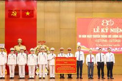 Lực lượng An ninh C&ocirc;ng an th&agrave;nh phố Đ&agrave; Nẵng lu&ocirc;n đồng h&agrave;nh với sự ph&aacute;t triển của địa phương