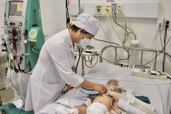 Bệnh viện Đa khoa Ninh Thuận cứu sống bệnh nhi mắc bệnh tay chân miệng độ 4 nguy kịch