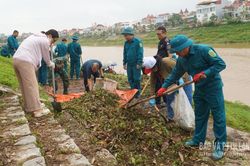 Phường Lương Văn Tri huy động hơn 500 người ra quân tổng vệ sinh môi trường khu vực kè sông Kỳ Cùng