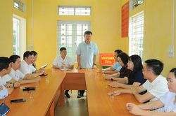 Đoàn công tác Hội đồng Dân tộc của Quốc hội khảo sát tại Trạm Y tế Trạm Tấu