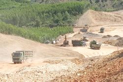 Dự án thành phần 1-Đầu tư xây dựng Quốc lộ 15D: Đã bàn giao mặt bằng được 85,1% chiều dài tuyến
