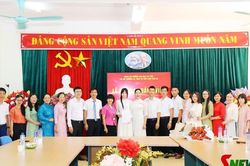 Chi bộ Trường Tiểu học, THCS, THPT Chu Văn An tổ chức Lễ kết nạp đảng viên